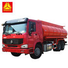 รถบรรทุกน้ำมันเชื้อเพลิง Euro 2 บรรทุกน้ำมัน Sinotruk Howo 20000 ลิตร 6000 แกลลอนการขนส่งน้ำมันดีเซล