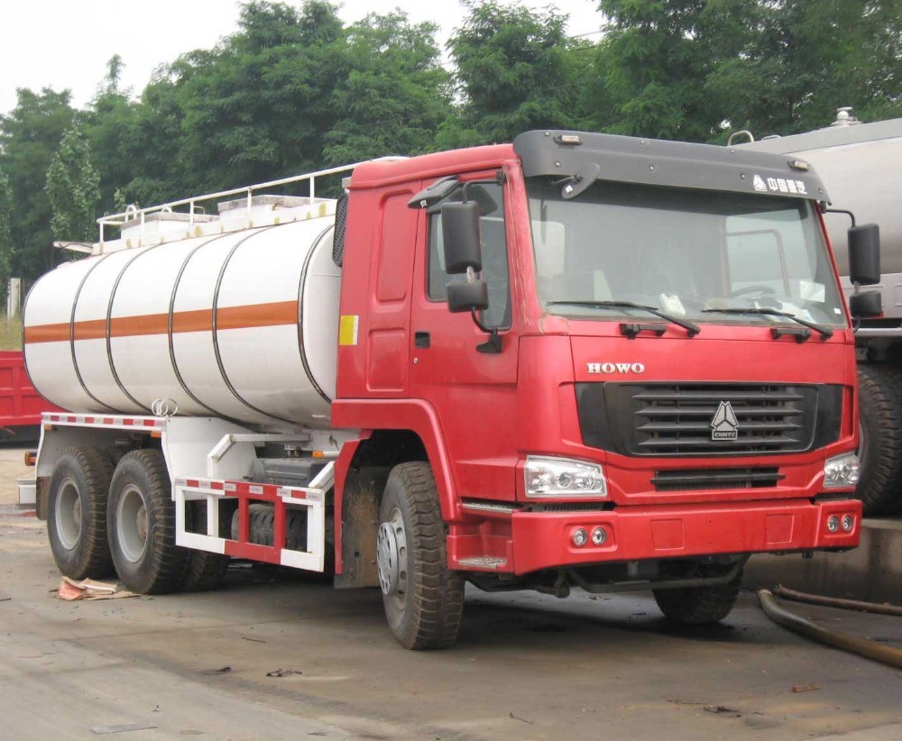รถบรรทุกบรรทุกน้ำมันบรรทุกน้ำมันสำหรับขนส่งสินค้าทางทะเล HOWO 6x4 371 HP ZZ1257N4347