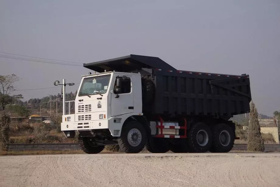 ZZ5707S3840AJ 6x4 70T Mining Dump Truck พร้อม HW7D Cabin 3800 + 1500mm ฐานล้อ