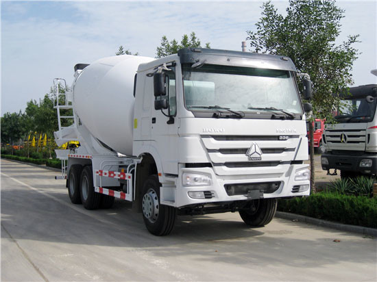CCC อุปกรณ์ก่อสร้างคอนกรีต Sinotruk Howo 6x4 Howo Mixer Truck 10m³พร้อม HW76 Cab