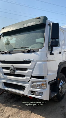 รถบรรทุกใหม่และมือสอง HOWO น้ํามัน/น้ํามัน/น้ํา 371HP รถบรรทุกน้ํามัน 6*4 Bowser