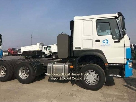 Sinotruk HOWO ใหม่ / มือสอง 371HP ยูโร 2 6X4 Rhd มือขวาขับรถบรรทุก รถติดรถยนต์ หัวรถยนต์