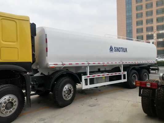 Sinotruk HOWO 8×4 Drive Wheel รถบรรทุกน้ําถังด้วยถังสแตนเลสคาร์บอนและความจุ 10 ตารางเมตร