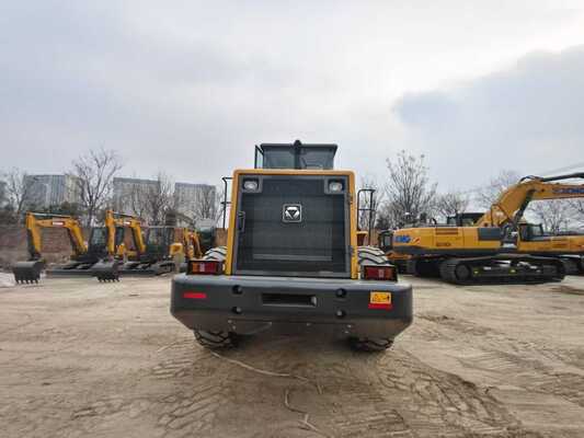 XCMG ZL50GN เครื่องบรรทุกล้อบรรทุกภาระปริมาณ 5 ตัน พลังงานปริมาณ 162 กิโลวัตต์ และการจัดวางกันฝุ่นสําหรับการก่อสร้าง