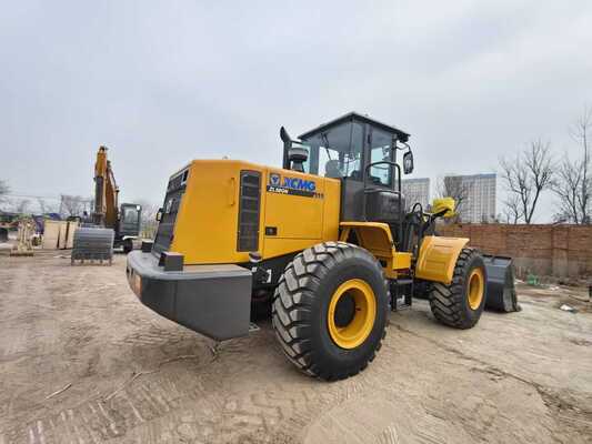 XCMG ZL50GN เครื่องบรรทุกล้อบรรทุกภาระปริมาณ 5 ตัน พลังงานปริมาณ 162 กิโลวัตต์ และการจัดวางกันฝุ่นสําหรับการก่อสร้าง