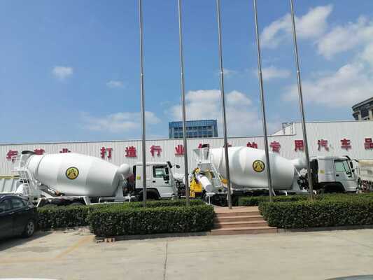 Sinotruk HOWO 8×4 Drive Type 12cbm Capacity 300hp Maximum Horsepower Concrete Mixer Truck