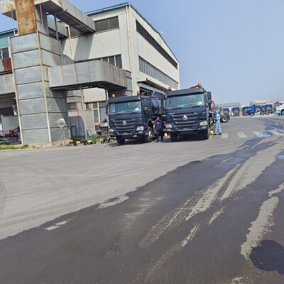 รถดูดสิ่งปฏิกูลสุญญากาศ HOWO 15CBM พร้อมเครื่องยนต์ 266HP และไดรฟ์ 6 × 4 สำหรับการทำความสะอาดถังบำบัดน้ำเสีย