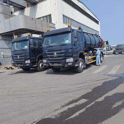 รถดูดสิ่งปฏิกูลสุญญากาศ HOWO 15CBM พร้อมประเภทไดรฟ์ 6 × 4 และการปล่อยทิปไฮดรอลิกสำหรับการทำความสะอาดถังบำบัดน้ำเสีย