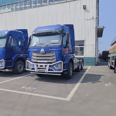 HOWO NX รถบรรทุก 6×4 เครื่องดึงด้วยเครื่องยนต์ 380 HP และกรอบภาระหนักสําหรับขนส่งสินค้าหนัก
