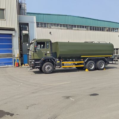 รถบรรทุกน้ำ HOWO TX 6 × 4 พร้อมมาตรฐานการปล่อยมลพิษ Euro 2 น้ำหนักบรรทุก 20T และพื้นที่สปริง > 16 ม. สำหรับการควบคุมฝุ่นและการทำความสะอาดเทศบาล