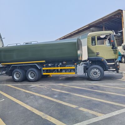 HOWO TX รถบรรทุกถังน้ํา 6×4 ขนาด 15-20 CBM และปั๊มน้ําความดันสูงสําหรับการควบคุมฝุ่นและชลประทาน