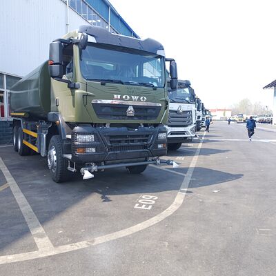 HOWO TX รถบรรทุกถังน้ําขนาด 6×4 พร้อมน้ําหนัก 20 ตัน และมาตรฐานการปล่อยระดับยูโร 2 สําหรับการกําจัดฝุ่นทางถนนและการใช้ในตําบล