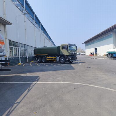 HOWO TX รถบรรทุกถังน้ําขนาด 6×4 พร้อมน้ําหนัก 20 ตัน และมาตรฐานการปล่อยระดับยูโร 2 สําหรับการกําจัดฝุ่นทางถนนและการใช้ในตําบล