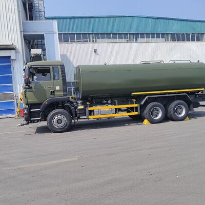 HOWO TX รถบรรทุกถังน้ํา 6×4 พร้อมภาระประโยชน์ 20T มาตรฐานการปล่อยระดับยูโร 2 และล้อขับ 6×4 สําหรับทําความสะอาดถนน