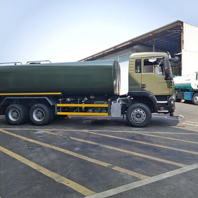 HOWO TX รถบรรทุกถังน้ําขนาด 6×4 พร้อมน้ําหนัก 20 ตัน และมาตรฐานการปล่อยระดับยูโร 2 สําหรับการควบคุมฝุ่นบนถนน
