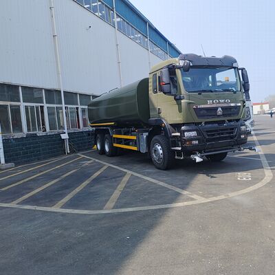 HOWO TX รถบรรทุกถังน้ําขนาด 6×4 พร้อมน้ําหนัก 20 ตัน และมาตรฐานการปล่อยระดับยูโร 2 สําหรับการควบคุมฝุ่นบนถนน