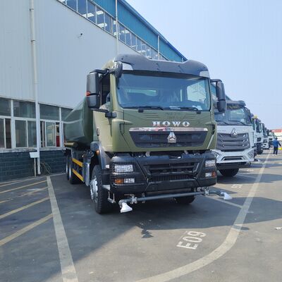 HOWO TX รถบรรทุกถังน้ํา 6×4 พร้อมภาระประโยชน์ 20T มาตรฐานการปล่อยระดับยูโร 2 และล้อขับ 6×4 สําหรับทําความสะอาดถนน