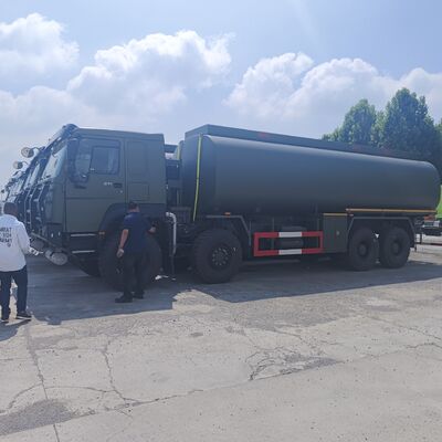 HOWO รถบรรทุกถังน้ํามันขนาด 8 × 8 50,000 ลิตร พร้อมเครื่องยนต์ 371 HP และ 8 × 8 ขับทุกล้อสําหรับการขนส่งน้ํามันหนัก
