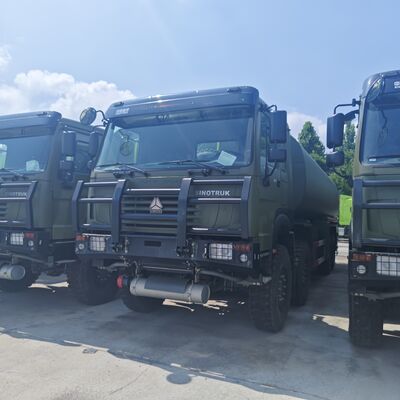 HOWO รถบรรทุกถังน้ํามันขนาด 8 × 8 50,000 ลิตร พร้อมเครื่องยนต์ 371 HP และ 8 × 8 ขับทุกล้อสําหรับการขนส่งน้ํามันหนัก