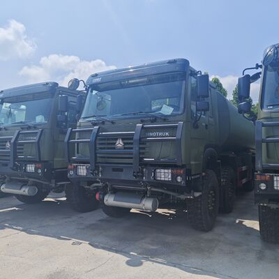 HOWO รถบรรทุกถังน้ํามันขนาด 8 × 8 50,000 ลิตร พร้อมเครื่องยนต์ 371 HP และ 8 × 8 ขับทุกล้อสําหรับการขนส่งน้ํามันหนัก