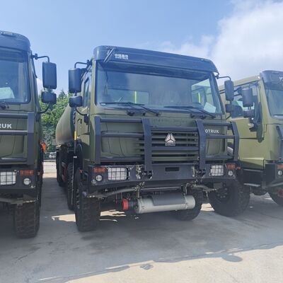 รถบรรทุกถังน้ำมันเชื้อเพลิง HOWO 8 × 8 ที่มีความจุ 30,000 ลิตรและเครื่องยนต์ 371 แรงม้าสำหรับการขนส่งเชื้อเพลิงหนัก