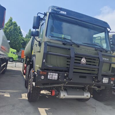 HOWO 8×8 รถบรรทุกถังน้ํามัน 45,000 ลิตร พร้อมเครื่องยนต์ 371HP และ 8×8 All-Wheel Drive สําหรับการขนส่งน้ํามันภาระหนัก
