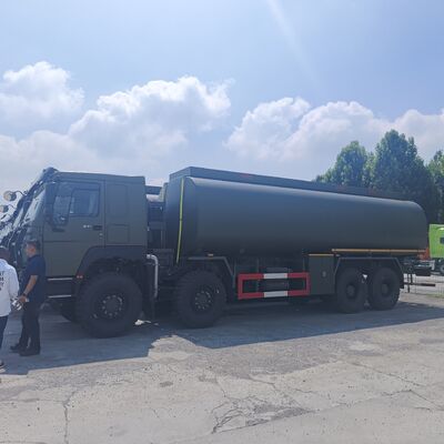HOWO 8×8 40,000L Fuel Tank Truck พร้อมเครื่องยนต์ 371HP และ 8×8 All-Wheel Drive สําหรับการขนส่งน้ํามันหนัก