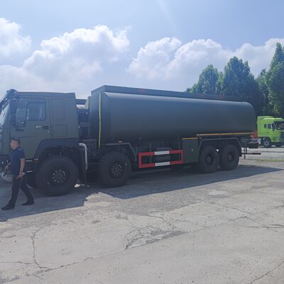 HOWO 8×8 40,000L Fuel Tank Truck พร้อมเครื่องยนต์ 371HP และ 8×8 All-Wheel Drive สําหรับการขนส่งน้ํามันหนัก