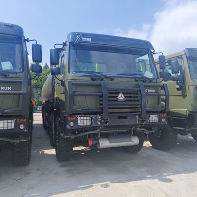 HOWO 8×8 40,000L Fuel Tank Truck พร้อมเครื่องยนต์ 371HP และ 8×8 All-Wheel Drive สําหรับการขนส่งน้ํามันหนัก