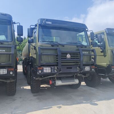 HOWO 8×8 รถบรรทุกถังน้ํามัน 45,000 ลิตร พร้อมเครื่องยนต์ 371HP และ 8×8 All-Wheel Drive สําหรับการขนส่งน้ํามันภาระหนัก