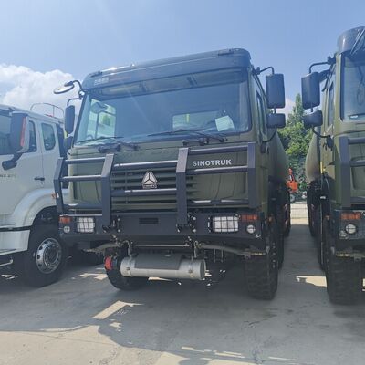 รถบรรทุกถังน้ำมันเชื้อเพลิง HOWO 8 × 8 ที่มีความจุ 30,000 ลิตรและเครื่องยนต์ 371 แรงม้าสำหรับการขนส่งเชื้อเพลิงหนัก
