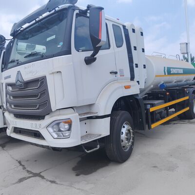 รถบรรทุกถังน้ำมันเชื้อเพลิง HOWO NX 6 × 4 CNG พร้อมเครื่องยนต์ 400 แรงม้าและน้ำหนักบรรทุก 20 ตันสำหรับการขนส่งดีเซลและน้ำมันเบนซิน