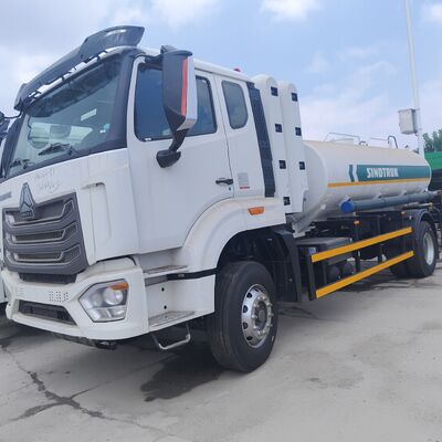 รถบรรทุกถังน้ำมันเชื้อเพลิง HOWO NX 6 × 4 CNG พร้อมเครื่องยนต์ 400 แรงม้าและน้ำหนักบรรทุก 20 ตันสำหรับการขนส่งดีเซลและน้ำมันเบนซิน