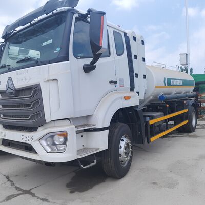 รถบรรทุกถังน้ำมันเชื้อเพลิง HOWO NX 6 × 4 CNG พร้อมเครื่องยนต์ 400 แรงม้าและน้ำหนักบรรทุก 20 ตันสำหรับการขนส่งดีเซลและน้ำมันเบนซิน