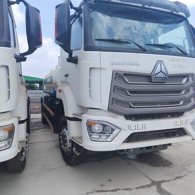 รถบรรทุกถังน้ำมันเชื้อเพลิง HOWO NX 6 × 4 CNG พร้อมเครื่องยนต์ 400 แรงม้าและน้ำหนักบรรทุก 20 ตันสำหรับการขนส่งดีเซลและน้ำมันเบนซิน