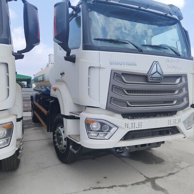 รถบรรทุกถังน้ำมันเชื้อเพลิง HOWO NX 6 × 4 CNG พร้อมเครื่องยนต์ 400 แรงม้าและน้ำหนักบรรทุก 20 ตันสำหรับการขนส่งดีเซลและน้ำมันเบนซิน