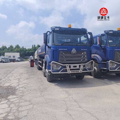 HOWO NX 8x4 30000L รถบรรทุกถังน้ํามัน