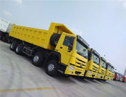 สีเหลือง SINOTRUK 6x4 Euro 2 รถบรรทุกสำหรับงานหนักพร้อมถังน้ำมันขนาด 400 ลิตร