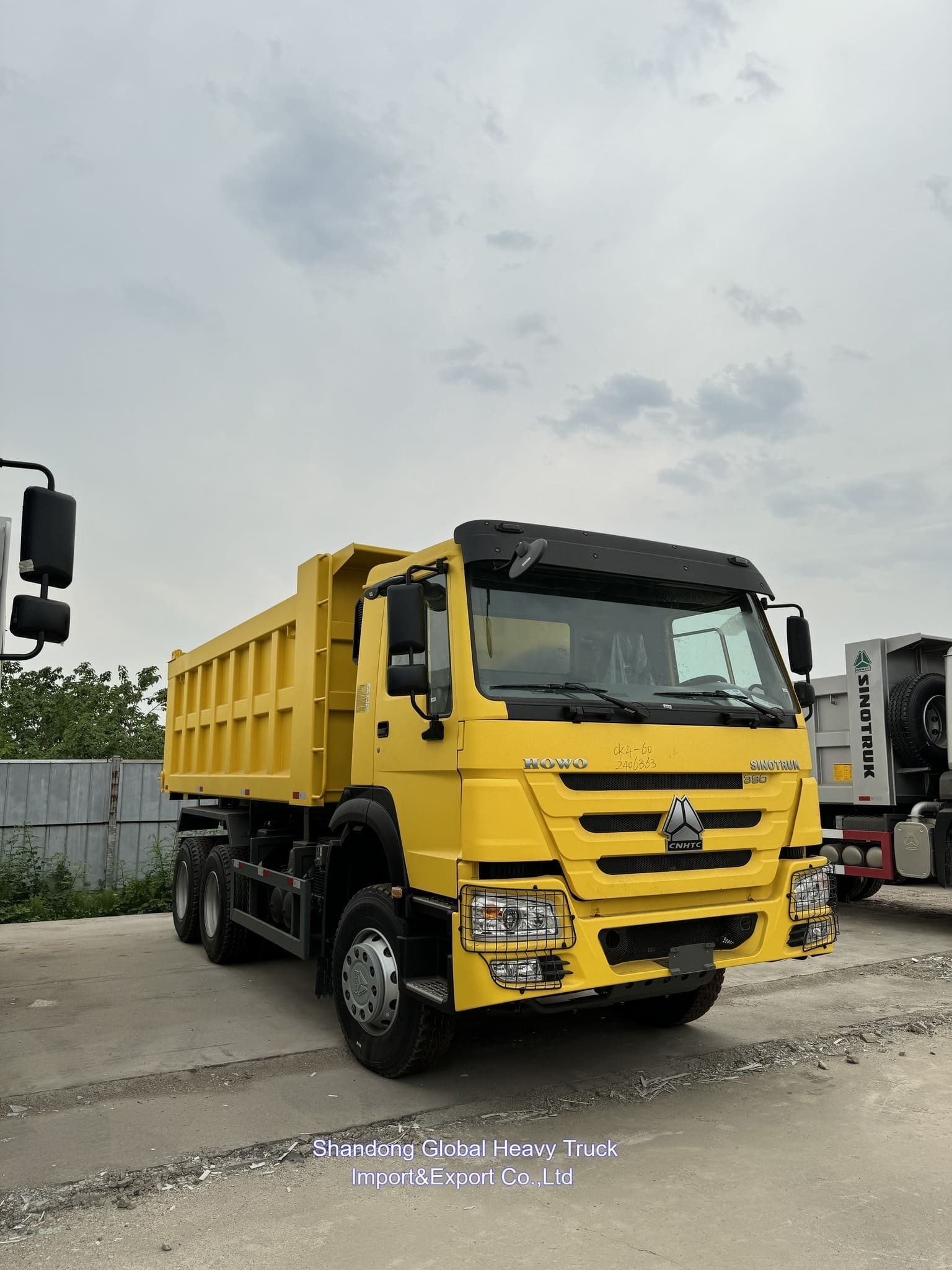 Sinotruck HOWO 25t-100t 8*4 ไดเซล ขนส่งรถรับส่งรถยนต์ 12 ล้อ