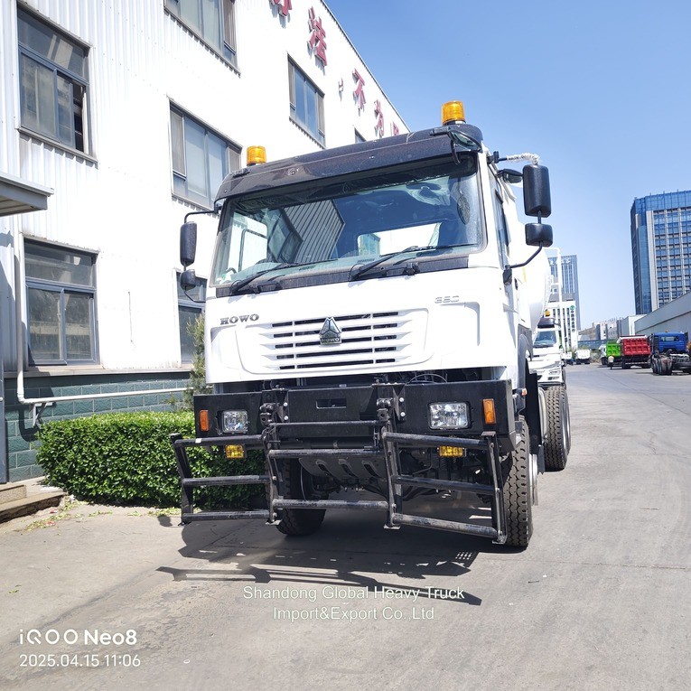 เครื่องผสม 10 ล้อ HOWO 6X4 8cbm 9cbm 371HP รถบรรทุกผสมคอนกรีต