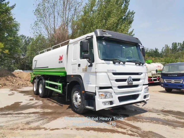 20000L 30000 ลิตร ซินอทรูคใหม่มือสอง HOWO 6 * 4 Sprinkler ถังน้ํา รถบรรทุก