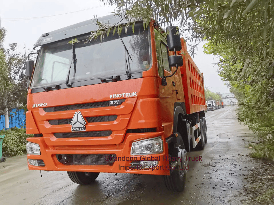ประสิทธิภาพการก่อสร้าง 336 HP 371HP 380HP 400HP 440HP HOWO รถบรรทุกถัง