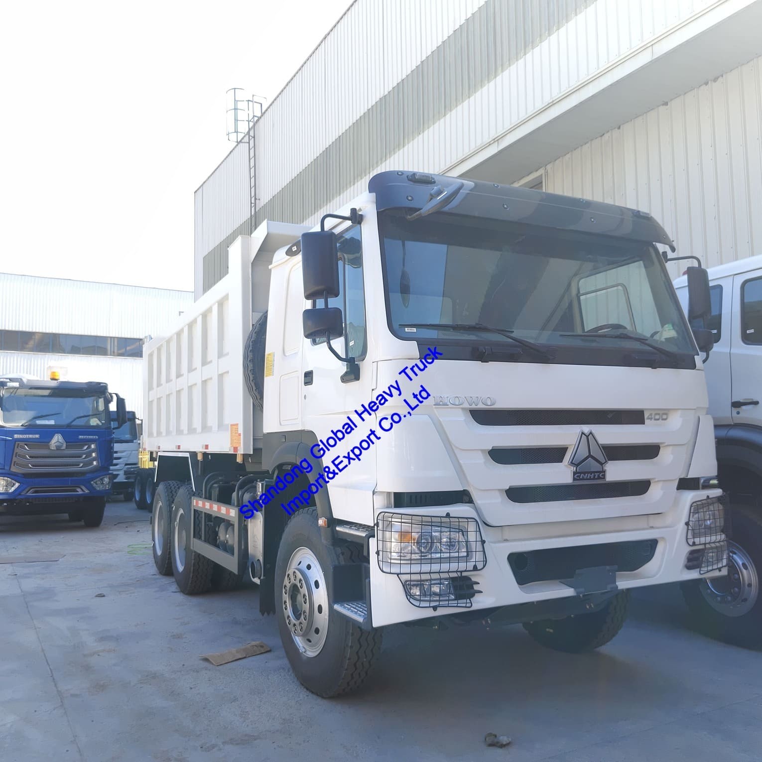 สไตล์ใหม่ คุณภาพดี HOWO รถขนของหนักที่มี 371HP 40tons 10 ล้อ