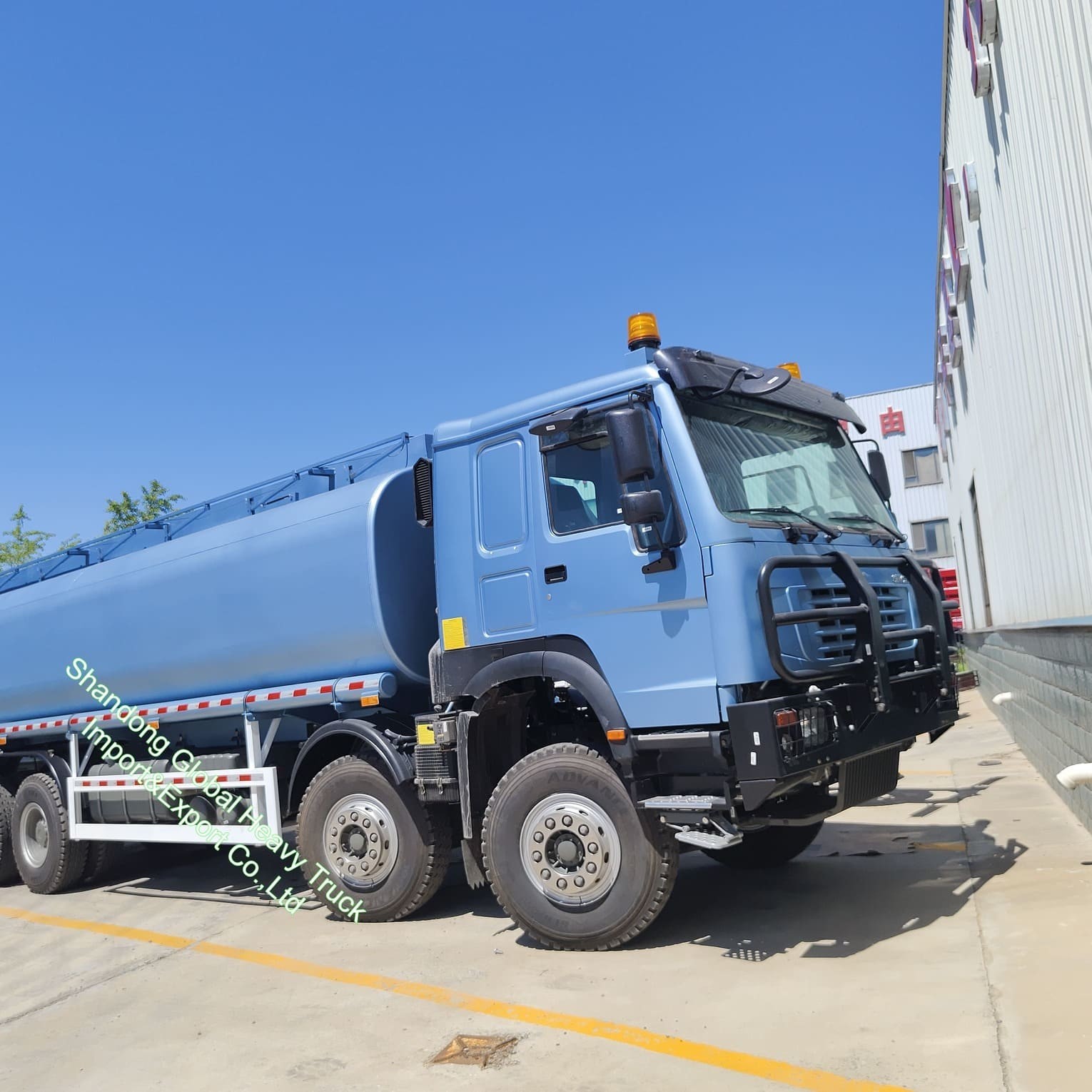 รถบรรทุกน้ำมันเชื้อเพลิงดีเซล แก๊ส น้ำมัน Sinotruk 8*4 12 ล้อ LHD Rhd มือสอง