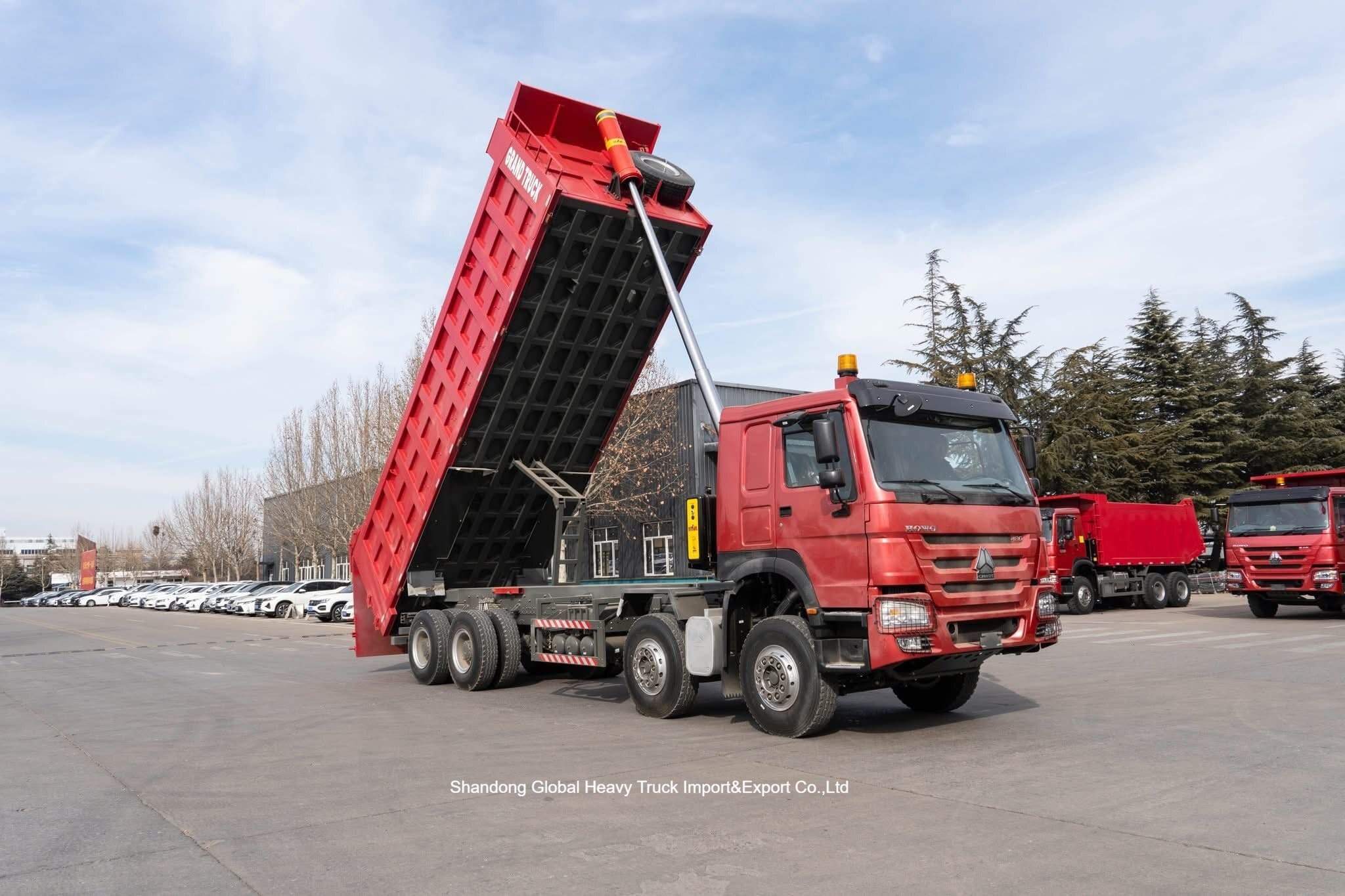 รถดั๊มพ์ HOWO 8x4 400 แรงม้า สำหรับงานเหมืองแร่ รับน้ำหนัก 45 ตัน