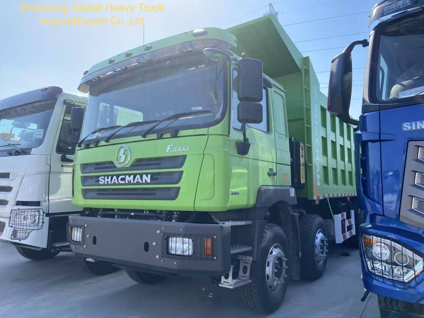 Shacman F3000 8×4 12 ล้อ รถขนของหนักที่มีน้ําหนัก 35-40 ตัน และความจุ 25-30 m3
