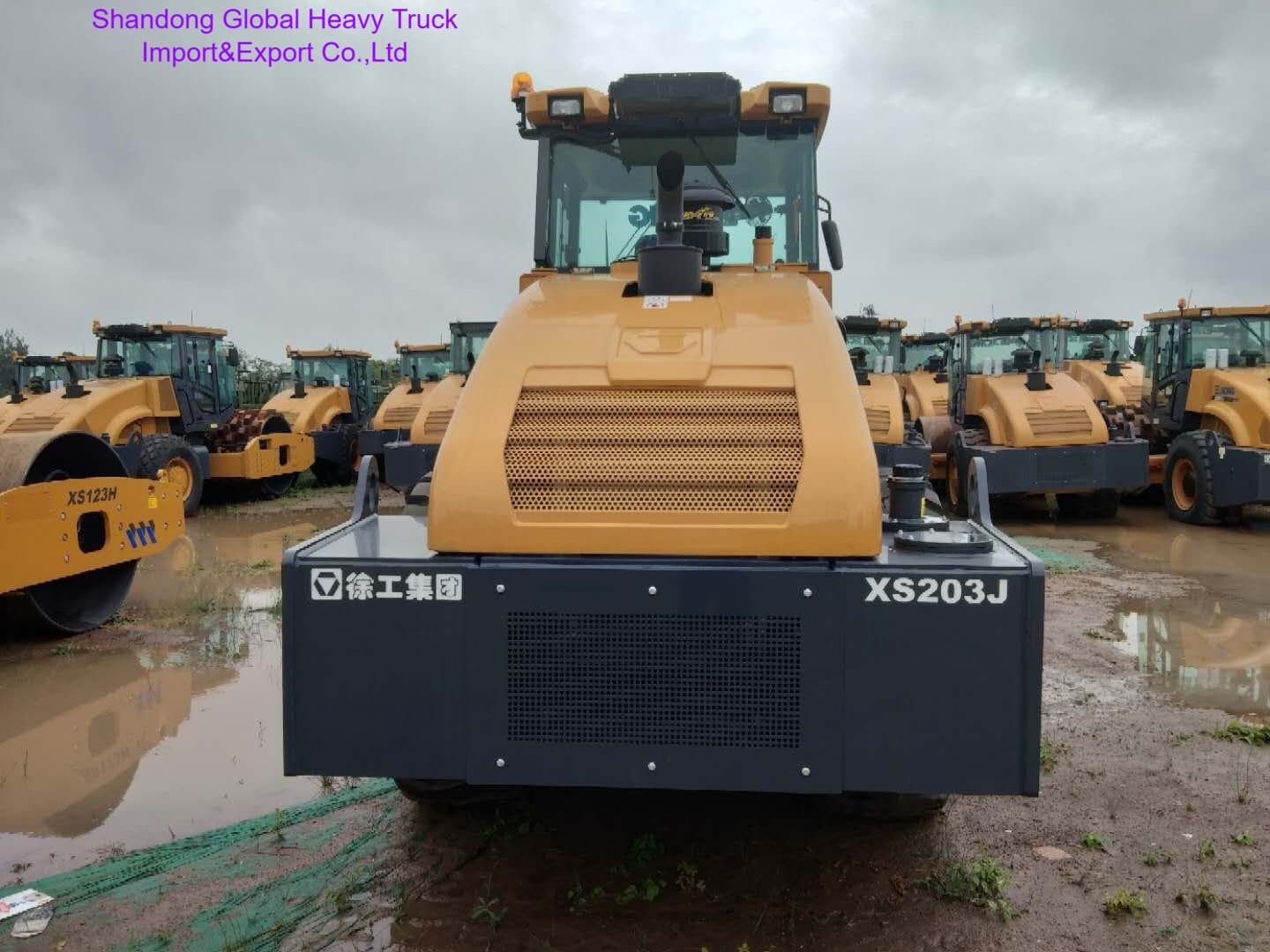XCMG XS203J 20 ตัน Single Drum Vibratory Road Roller กับเครื่องยนต์ 132 kW สําหรับการบดความหนา