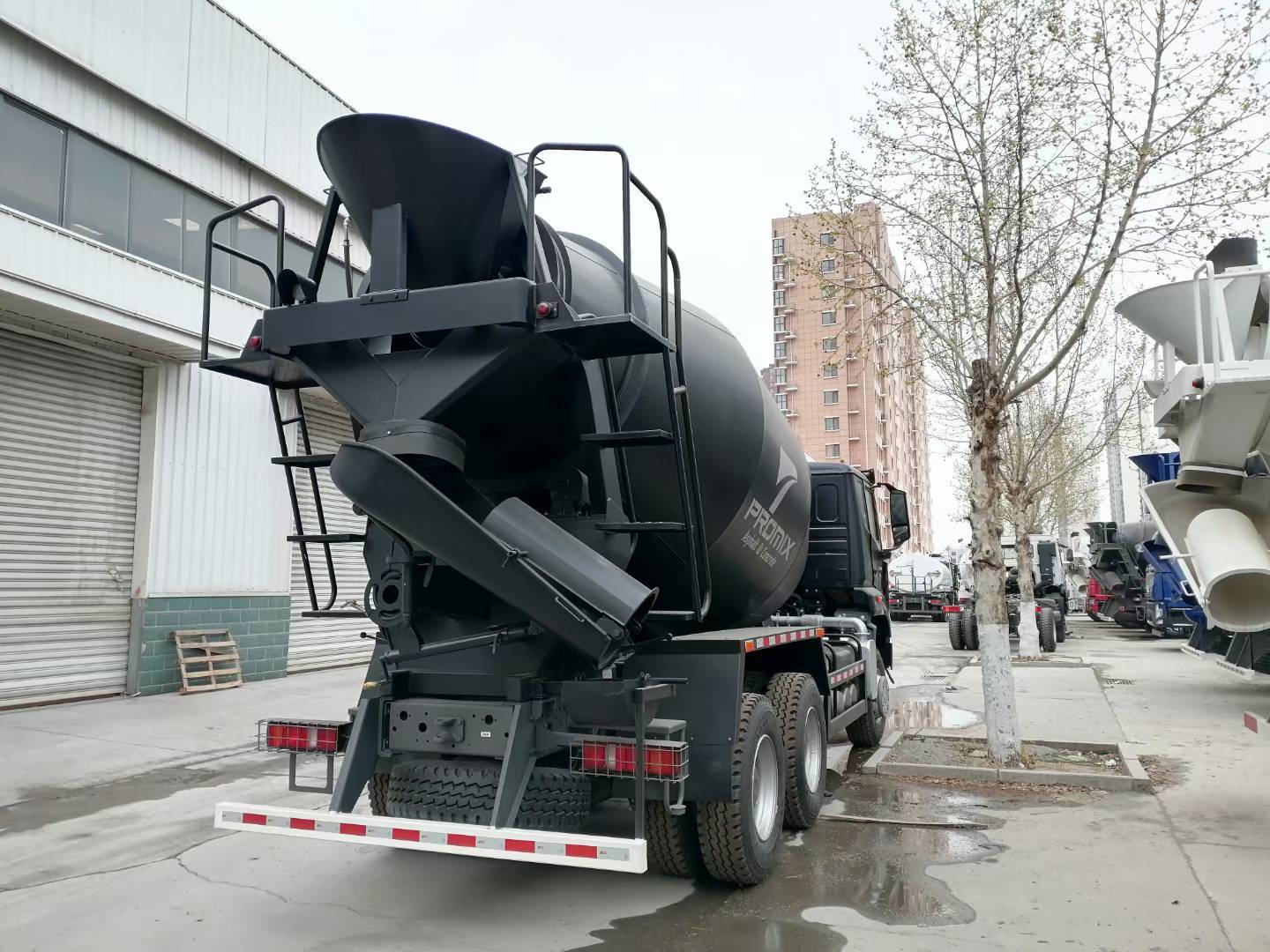 Sinotruk HOWO 6X4 รถบรรทุกเครื่องปั่นคอนกรีตขนาดหนัก 12m3 พร้อมน้ําหนัก 30T และเครื่องยนต์ 300-400hp