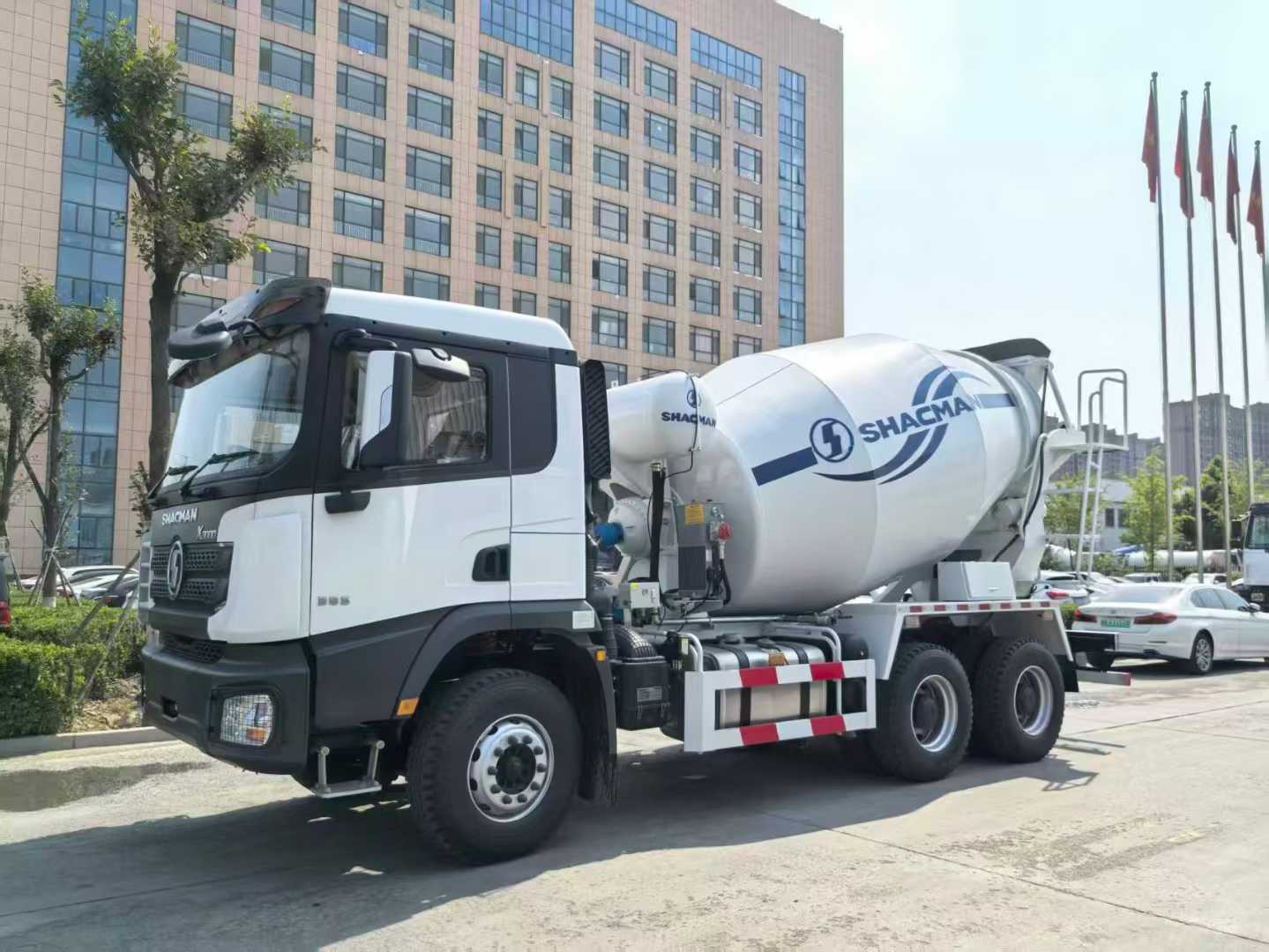 HOWO รถบรรทุกเครื่องผสมคอนกรีต CNG ขนาด 6-10 m3 ความจุของกลองและโหมดขับขี่ 6 × 4 ขับโดยเครื่อง CNG 336-371 HP