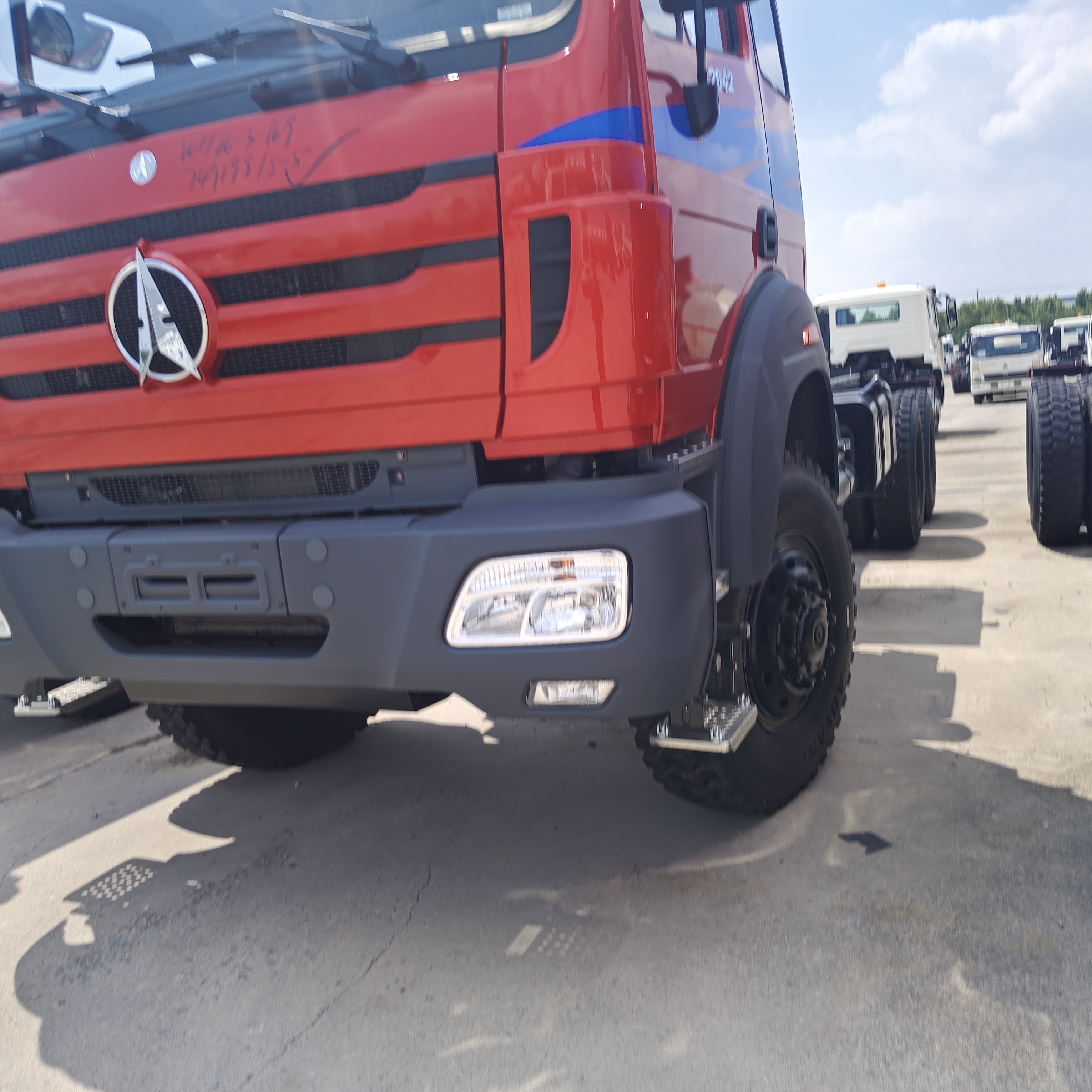 BEIBEN 2642 6×4 รถบรรทุกแทรกเตอร์ภาระหนัก พร้อมเครื่องยนต์ WEICHAI 420HP และชาสซี่เทคโนโลยี Mercedes-Benz